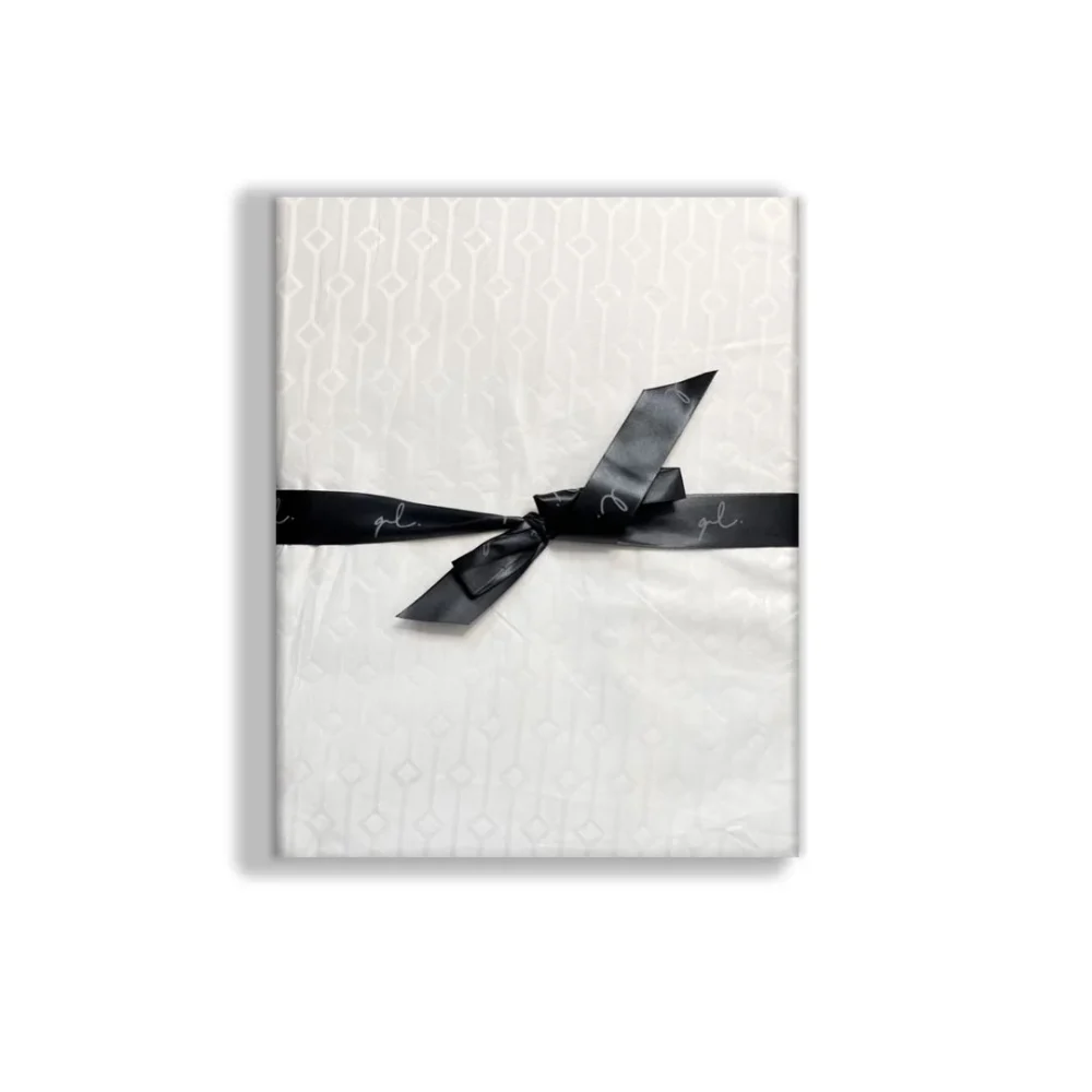 White Luxe - Image 2